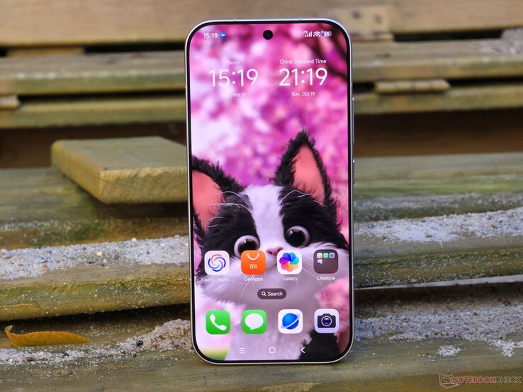 Xiaomi 17 HyperOS 3 smartphone review