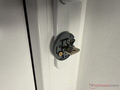 Attaching the mounting plate