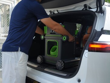The Acemate S10 Pro tennis robot can be disassembled to fit in smaller trunks.
