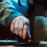 Zegarek Casio Ring Watch (na zdjęciu) został ponownie wprowadzony do sprzedaży w Wielkiej Brytanii. (Źródło zdjęcia: Casio)