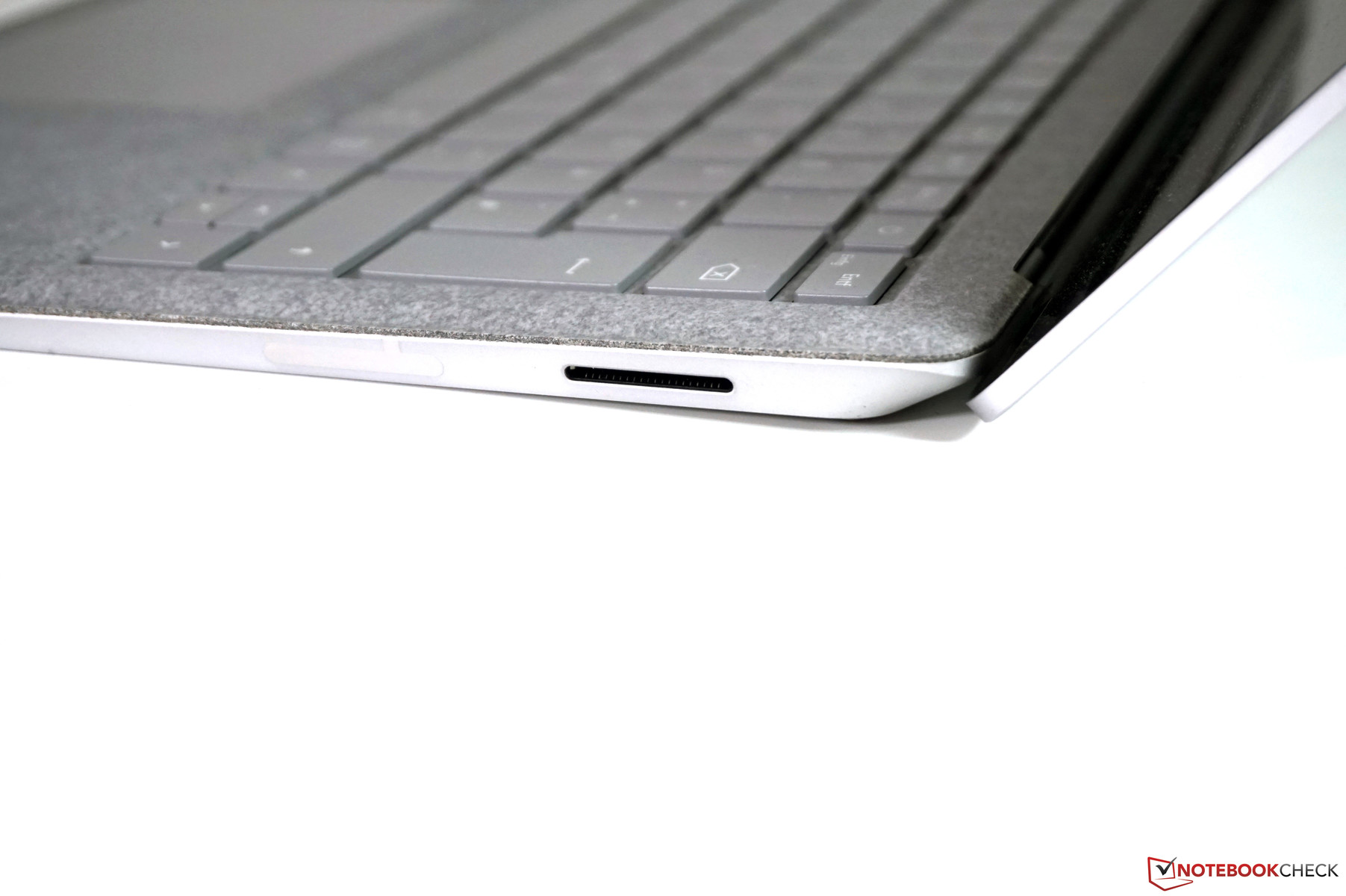 Microsoft Surface Laptop 2 (Core i5, 256 GB) Laptop Review 