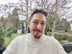 A selfie with the Poco Pad X1