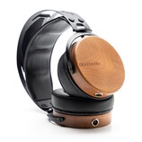 The Ollo Audio R1 closed-back over-ear headphones are designed for music recording in studios. (Image source: Ollo Audio)