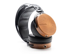 The Ollo Audio R1 closed-back over-ear headphones are designed for music recording in studios. (Image source: Ollo Audio)