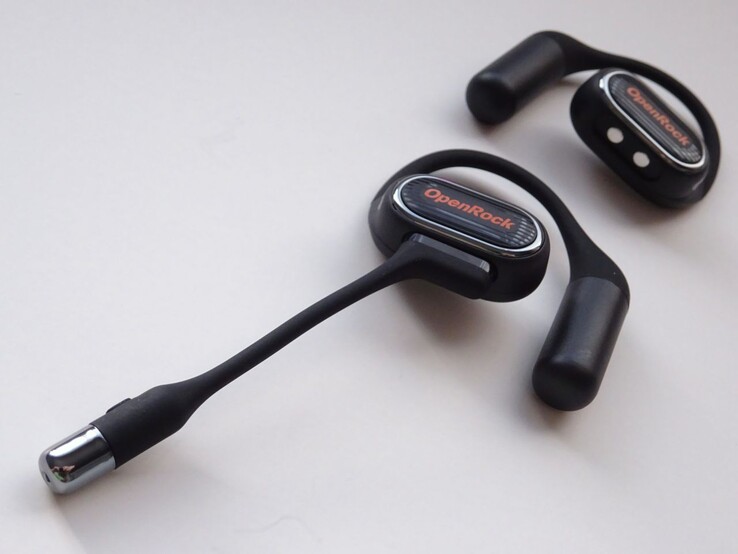 Each OpenRock Link 20 earphone has two built-in MEMS microphones that reduce background noise during calls. A detachable magnetic boom mic can be connected to either unit to further reduce noise. (Image source: Notebookcheck)
