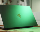 Razer Blade 17 with a sleek build, i7-12800H, FHD screen, and RTX 3070 Ti drops by whopping 50% (Image source: Notebookcheck)