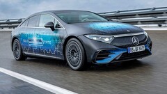 The solid-state battery in this EQS allows covering 620 miles on charge. (Image source: Mercedes)