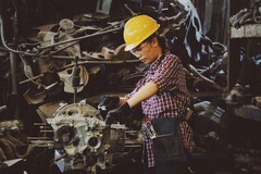 A blue collar worker (Image source: Pexels)