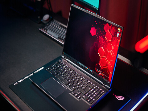 Video: AMD Fire Range + RTX 5080/5090 = pure laptop insanity!