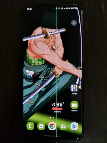 Galaxy S20 Plus green line (image via Twitter)