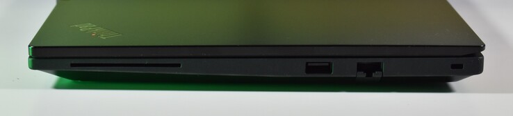 right: Smartcard reader, USB-A 3.2 Gen 1, RJ45-Ethernet, Kensington Lock slot