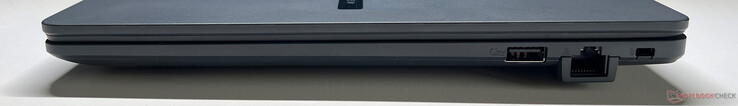 Right: USB-A 3.2 Gen 1 (5 Gbit/s), Gigabit Ethernet, Kensington Nano Security Slot