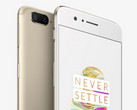 Das OnePlus 5 gibt es jetzt auch in einer limitierten goldenen Farboption.