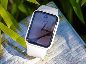 A closer look at the display of the Xiaomi Smart Band 10 Pro