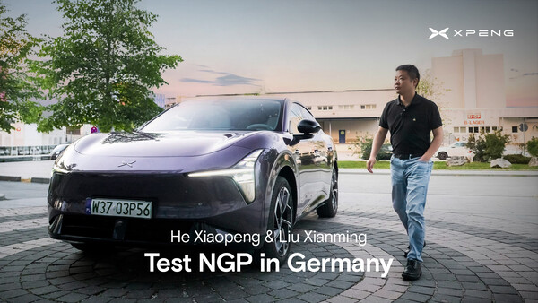He Xiaopeng, CEO and Chairman of Xpeng, and Liu Xianming, Head of the Xpeng General Intelligence Center (GIC), are testing the NGP in German traffic.