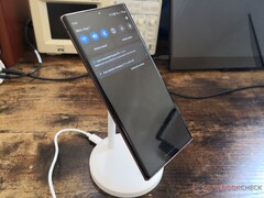 15 W Syncwire 2-in-1 Mag360 wireless charging stand now on sale for $39 USD