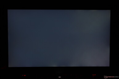 Slight-moderate uneven backlight bleeding along bottom edge