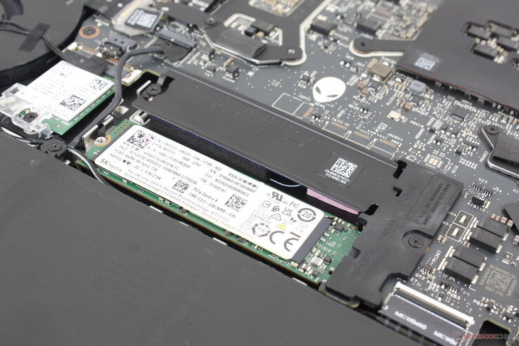 Each drive has its own aluminum heat spreader