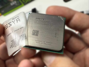 Image showing the sticker removed from the fake Ryzen 7 9800X3D. (Image source: Hardware Busters)