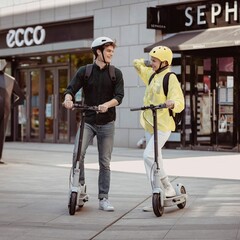 The Segway Ninebot Max G30LP e-scooter offers up to 25 miles (40.2 km) range on a single charge (Image source: Segway)