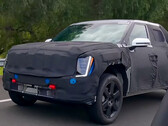 Kia's upcoming electric pickup truck has been spotted testing on US highways ahead of the official launch. (Image source: KindelAuto on YouTube)