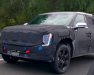 Kia's upcoming electric pickup truck has been spotted testing on US highways ahead of the official launch. (Image source: KindelAuto on YouTube)