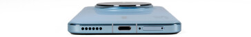 Bottom: speaker, USB, microphone, SIM (image source: Daniel Schmidt)