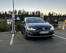Electric VW charging at a Tesla stall (image: OfficialQzf/Reddit)