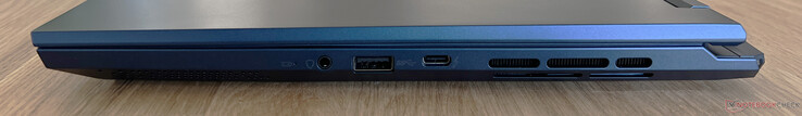 Right: 3.5 mm audio jack, USB-A 3.2 Gen.2 (10 GBit/s), USB-C 4.0 with Thunderbolt 4 (40 GBit/s, DisplayPort ALT mode, Power Delivery)