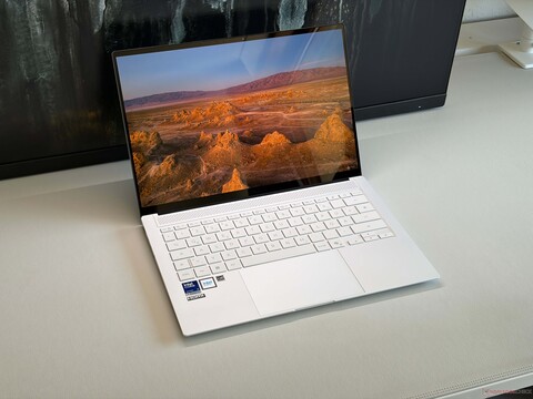 Asus ZenBook S14 2026 Laptop Review - Brighter OLED, but a slow Panther Lake iGPU