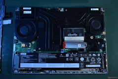 Lenovo ThinkPad P16 Gen 2: Bottom cover removed