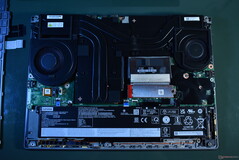 Lenovo ThinkPad P16 Gen 2: Bottom cover removed