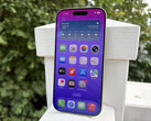 According to Apple, the iPhone 17's 6.3-inch OLED panel reaches a brightness of up to 3,000 nits outdoors. (Image source: Notebookcheck)