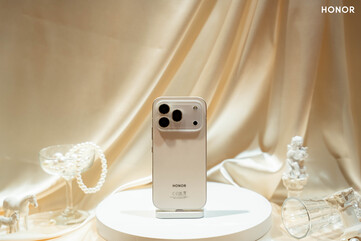 The Honor 600 Pro in golden white colorway