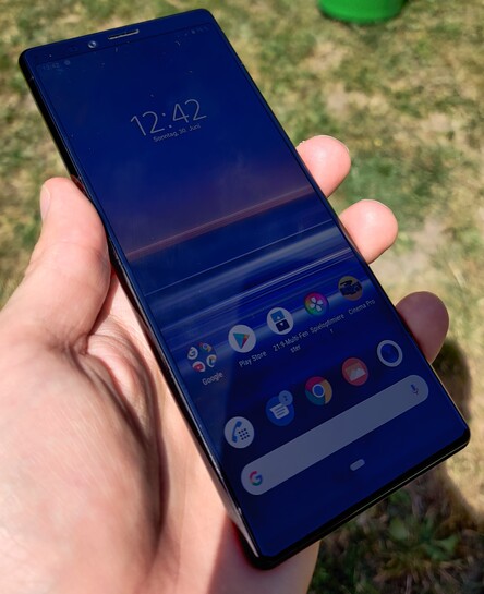 Using the Sony Xperia 1 outdoors