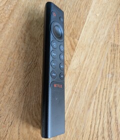 The Shield remote certainly serves its primary function, but it does have some quirky design choices (Image Source: Notebookcheck)