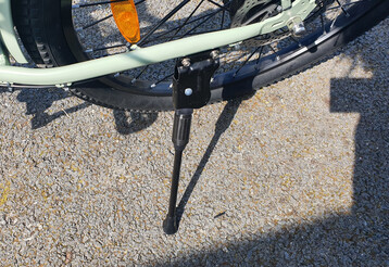 Bike stand offers very good support for the Touroll B2 e-bike