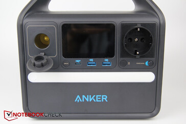 The Anker 521 PowerHouse sports a total of six output ports. (Image source: Christian Hintze of Notebookcheck)