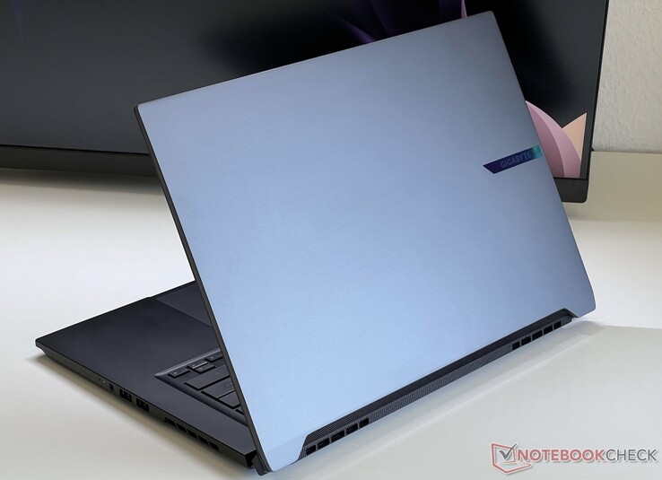 The Gigabyte Aero X16 sports a sleek plastic chassis, which is acceptable consideirng its price point.