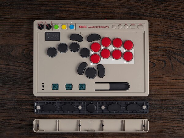 The 8BitDo Arcade Controller can be easily customized.