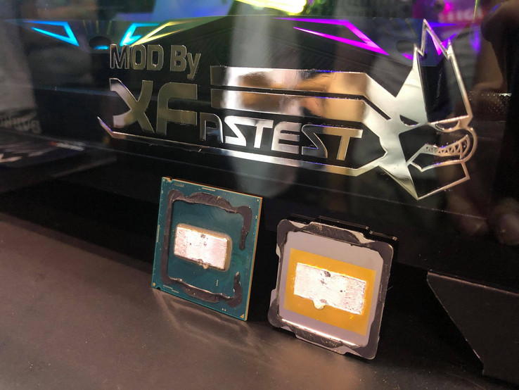 A de-lidded Core i9-9900K. (Source: XFastest)