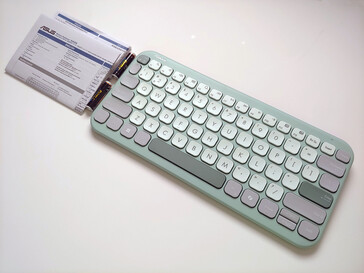 Package contents. (Image source: Notebookcheck)