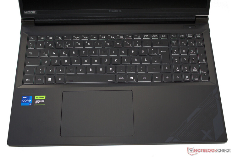 Gigabyte G6X 9KG: Keyboard and touchpad