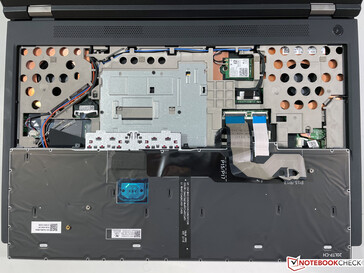 Components under the keyboard (WLAN/WWAN, 2x SODIMM, 1x M.2-2280 PCIe 4.0 x4)