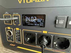 The Jump 2200 display shows all the essential information.