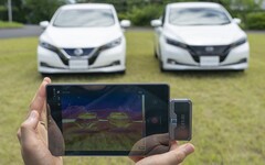 One vehicle is treated with Nissan's cool paint, the other with traditional automotive paint. The cool paint has shown up to a 12-degree Celsius reduction in exterior surface temperatures and up to 5-degree Celsius cooler interior. (Image source: Nissan)