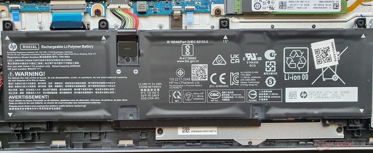 51 Wh battery. Also available with a capacity of 43 Wh (~50 grams lighter)