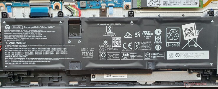 51 Wh battery. Also available with a capacity of 43 Wh (~50 grams lighter)