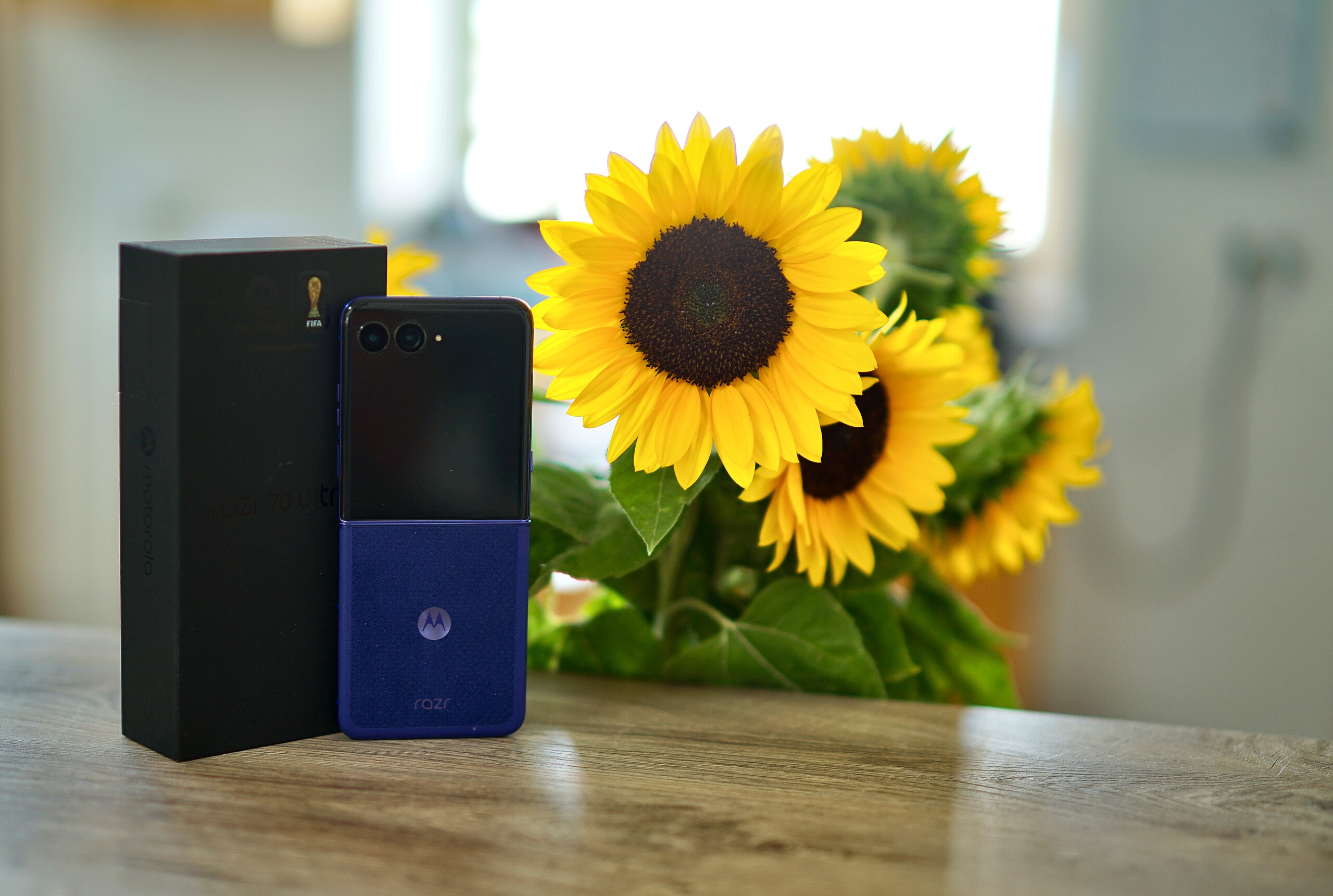 Premium Foldable Barely Has Innovation Yet Still Impresses Motorola Premium Foldable Barely Has Innovation Yet Still Impresses Motorola
