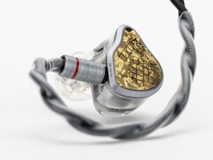 The Moondrop Armature Art 24 utilizes balanced armature drivers to reproduce high-resolution music.